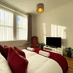Sarah\'S Cozy Room Near Queen\'S Park