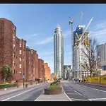 Central London Riverview Apartment