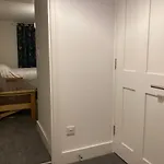 Beautiful 1-Bed Studio In London