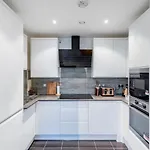 Modern Central 2Bed 2Bath Stratford Apt