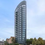 Modern Central 2Bed 2Bath Stratford Apt