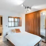 Modern Central 2Bed 2Bath Stratford Apt