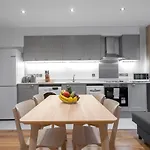 Brand New 1Bed Apt - Zone 1 - 4 Stations Nearby