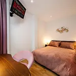 London Nino Apartments