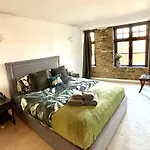 Deluxe Penthouse Riverside View 2 Bedroom Flat With Lift - Old Industrial Factory Warehouse
