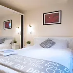Notting Hill 2-Bedroom Maisonette With Terrace Close To Portobello Rd
