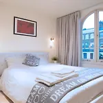 Notting Hill 2-Bedroom Maisonette With Terrace Close To Portobello Rd