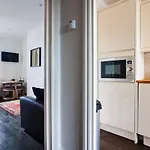 Entire Luxurious Flat Sleeps 4 Persons