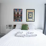 Modern, Light-Filled Studio In Trendy North London