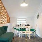 Stylish Holiday Home Groups-Families 3M