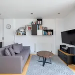 D8 - Canal View Apartment