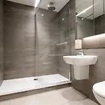 Ben And Tracy Luxury Village Apartment In Stratford