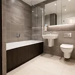 Ben And Tracy Luxury Village Apartment In Stratford