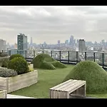 Luxurious 2 Bedroom Apartment In Canary Wharf