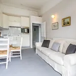 Bright 2 Bedroom Flat With Terrace In Notting Hill