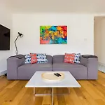 Cool, Quiet Notting Hill 2 Bed Apt