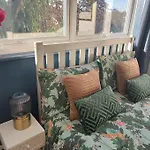 2 Bed Flat, Bounds Green, Piccadilly Line, London N11