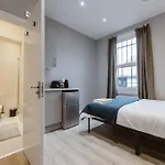 Stylish Kitchenette In Central London\'S Vibrant Holloway District