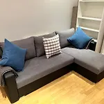 Stunning 2 Bed Flat! Centrally Located In London, Uk!