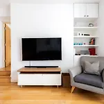 Cosy Oval Apartment
