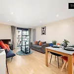 Weekly Or Monthly Stays, London, Canary Wharf - Sleeps 6- 2Bedroom, Free Parking, Serviced Apartment By Maison Christo Property
