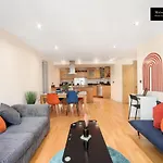 Weekly Or Monthly Stays, London, Canary Wharf - Sleeps 6- 2Bedroom, Free Parking, Serviced Apartment By Maison Christo Property