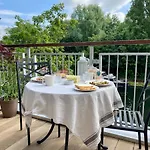 Luxury Canal-Front 2 Bedroom Loft Apartment