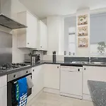 Beautiful 3 Bedroom Apartment Near Marble Arch And Oxford Street