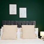 Fabulous 3 Bed Nw London Apartment With Private Garden