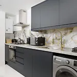 Boutique Flat Near O2 & Excel