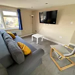 Stunning 1 Bedroom Flat In Wood Green
