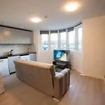 Spacious And Stylish 1 Bed Modern Flat