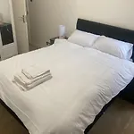 Cozy Two Bedroom Flat In The Heart Of London