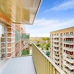 Modernistic 2 Bedroom Flat With Balcony In South Acton