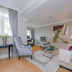 5 Double Bed Town House In South Kensington