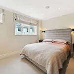 5 Double Bed Town House In South Kensington
