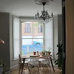 Beautiful Maisonnette Flat In Islington