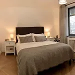 Unique 3Bd Flat King Size Bed