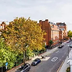Londonese House In Chelsea