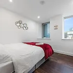 Sleep 7 20 Mins From London Waterloo Bp8