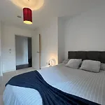 Modern 2Br 2Ba Apt Wparking Sleeps 6 Comfortably