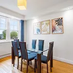 Terrific 2 Bed 2 Bath Apt With Gym & Roof Terrace -12 Mins From Central London
