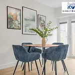 Stylish Two Bedroom Apartments By Direct2Hosts Short Lets West London Oasis With Workspace & Long Stays