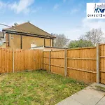 Stylish Two Bedroom Apartments By Direct2Hosts Short Lets West London Oasis With Workspace & Long Stays