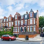 Double En-Suite Room In Finsbury Park