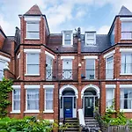 Double En-Suite Room In Finsbury Park