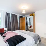 Double En-Suite Room In Finsbury Park