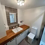 Specious Apartment In Bayswater