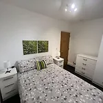 Specious Apartment In Bayswater