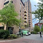 Modern 2Br 2Ba Apt Wparking Sleeps 6 Comfortably